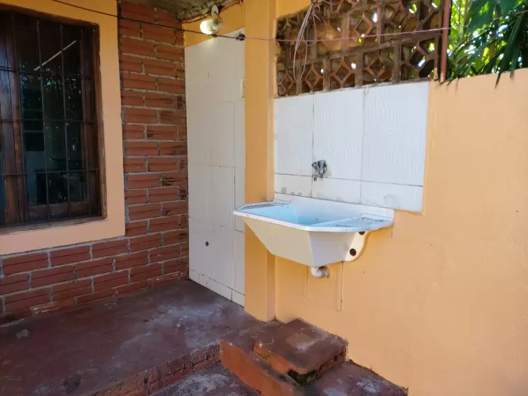 CASA  3 DORMITORIOS EN ALQUILER